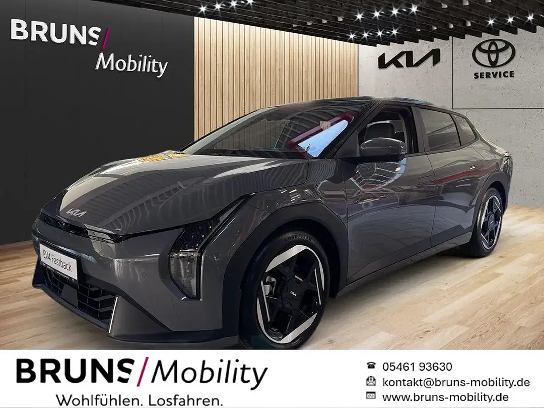 Kia EV4 - Thumbnail 1