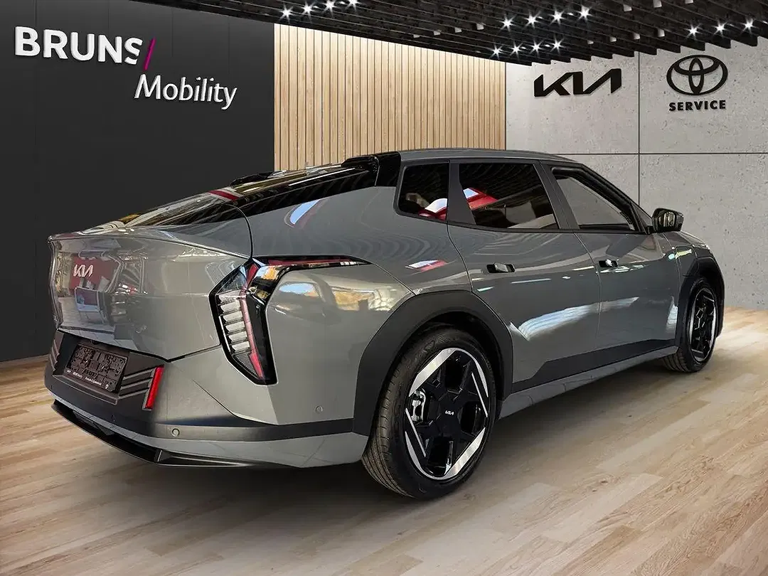 Kia EV4 - Thumbnail 3