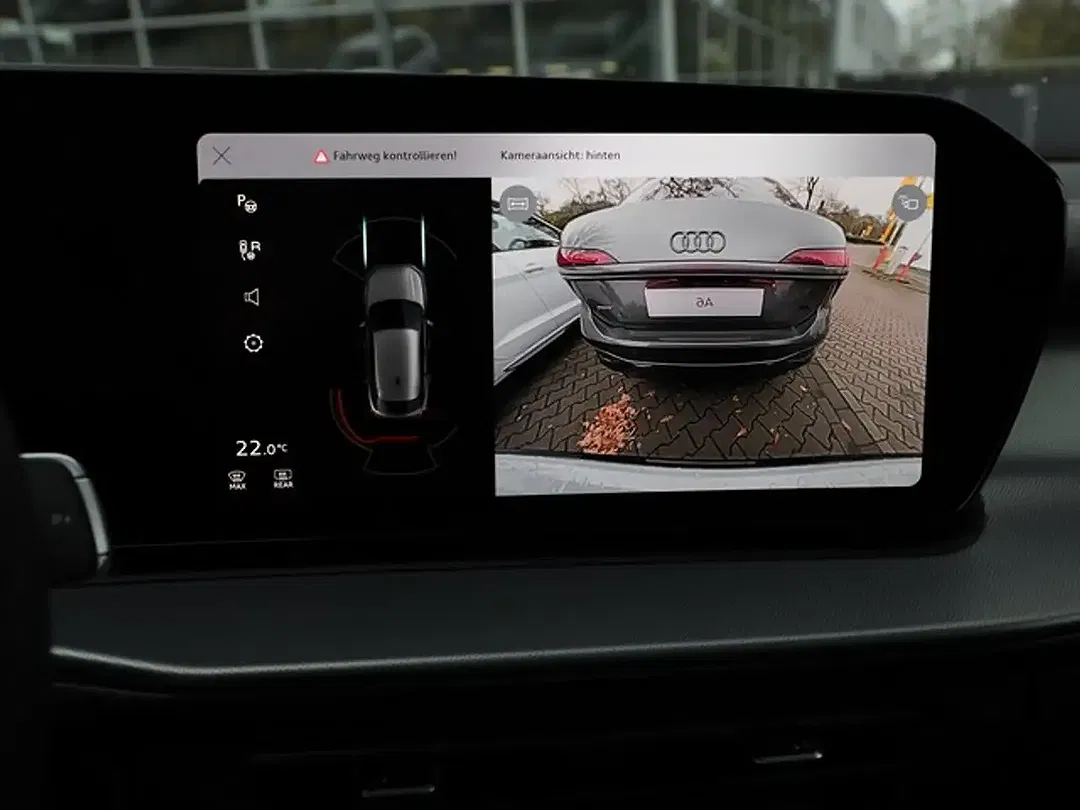 Audi Q3 - Thumbnail 9