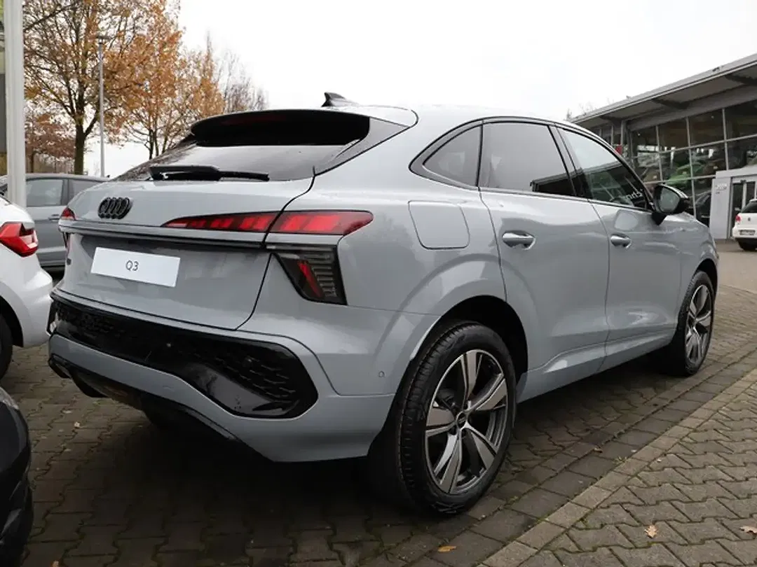 Audi Q3 - Thumbnail 1