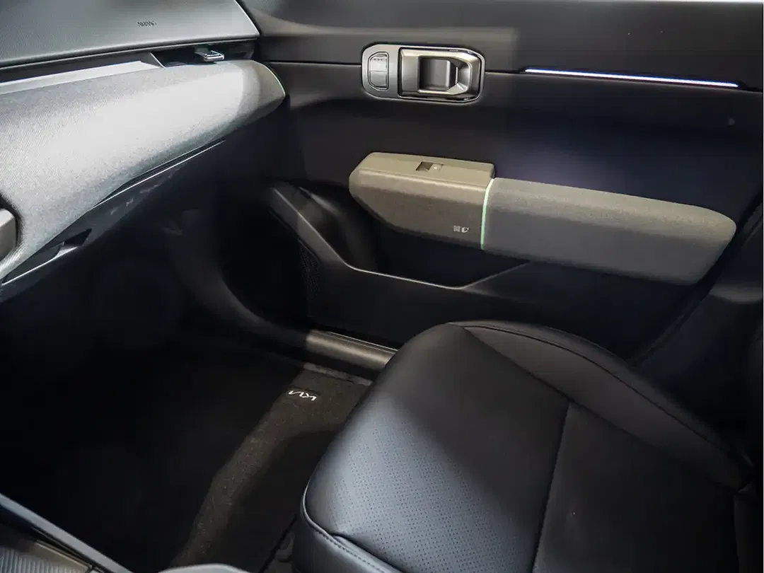 Kia EV4 - Thumbnail 14