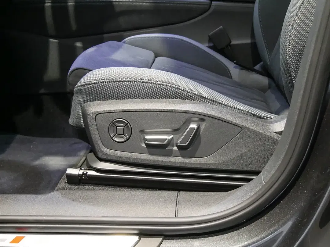 Audi Q3 - Thumbnail 12