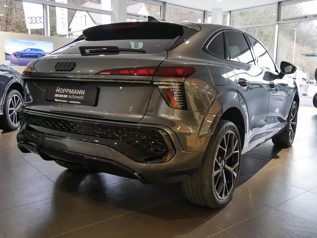 Audi Q3 - Thumbnail 3