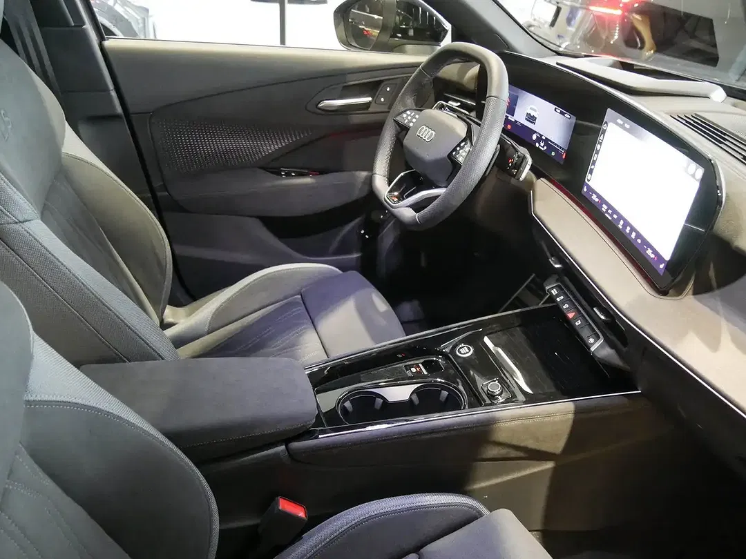 Audi Q3 - Thumbnail 4