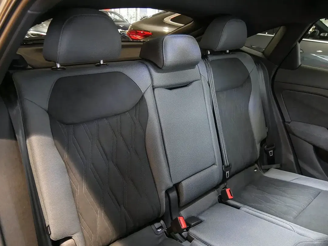 Audi Q3 - Thumbnail 5