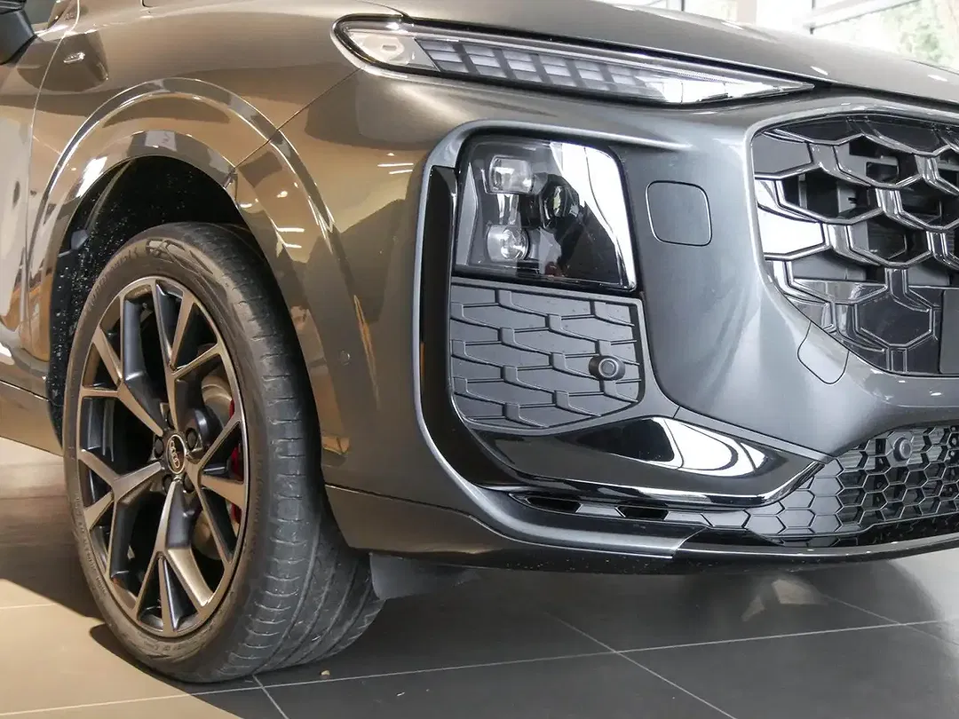 Audi Q3 - Thumbnail 6