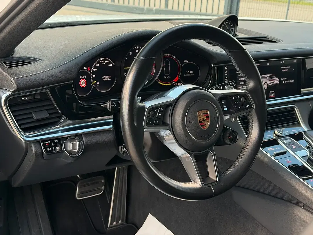 Porsche Panamera - Thumbnail 10