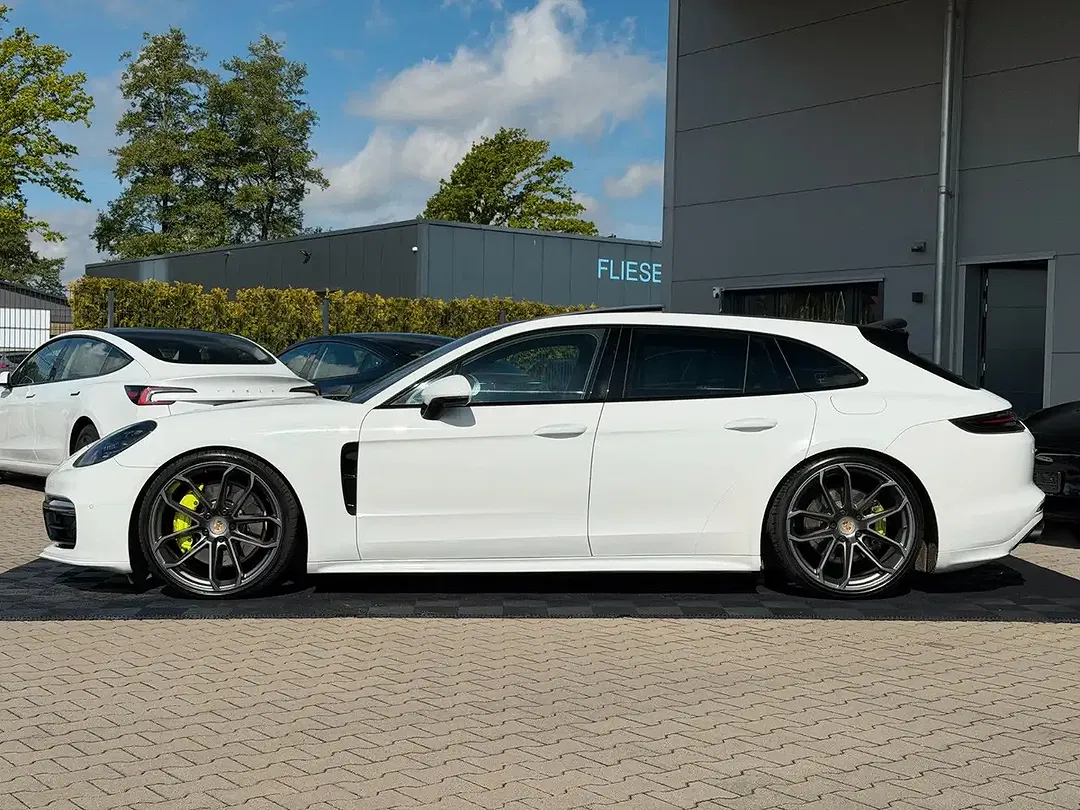 Porsche Panamera - Thumbnail 3