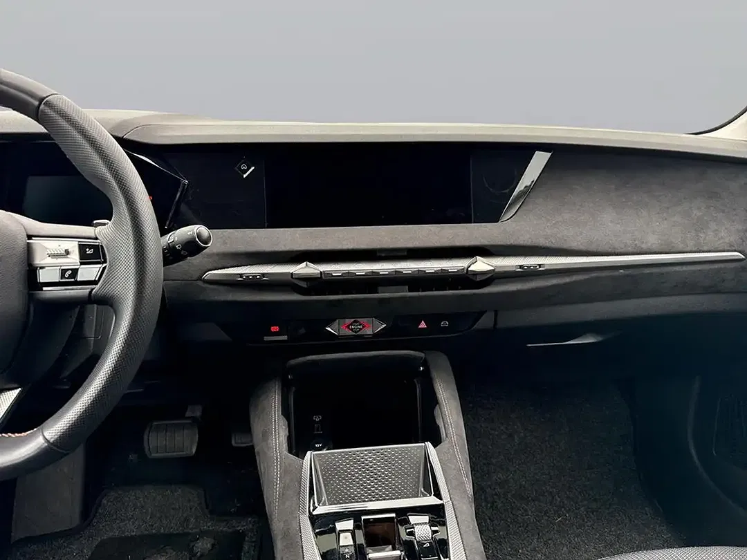 DS Automobiles DS 4 - Thumbnail 11