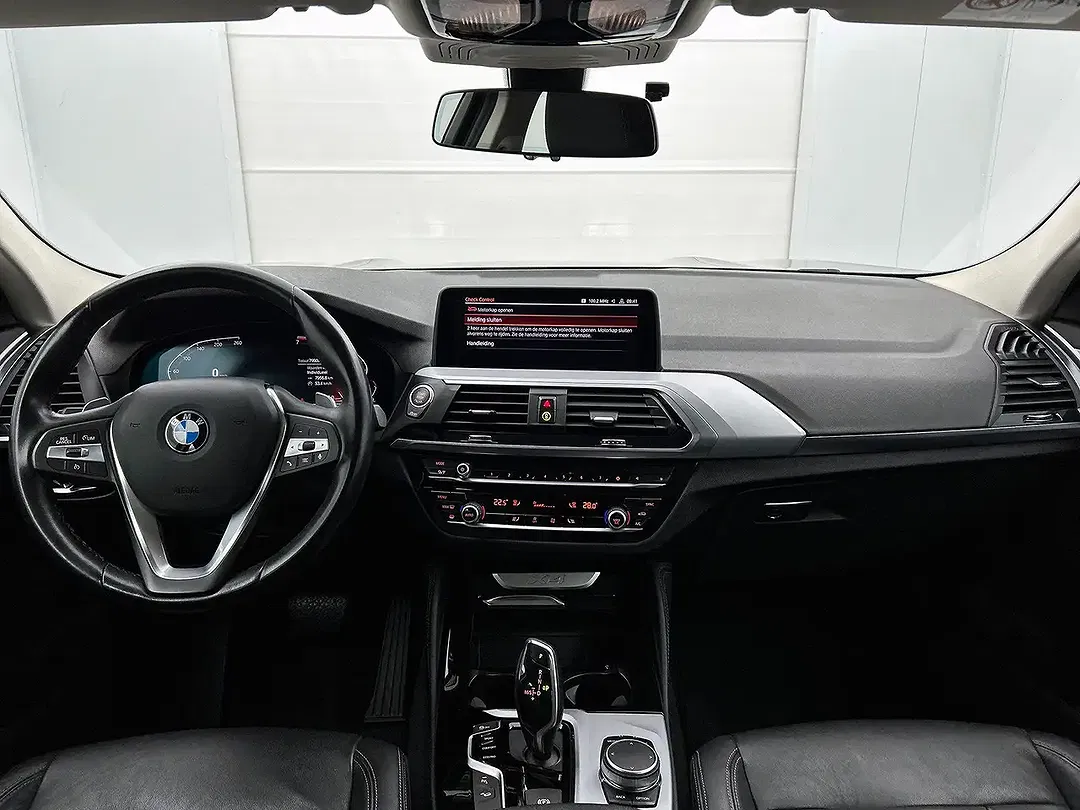 BMW X4 - Thumbnail 3