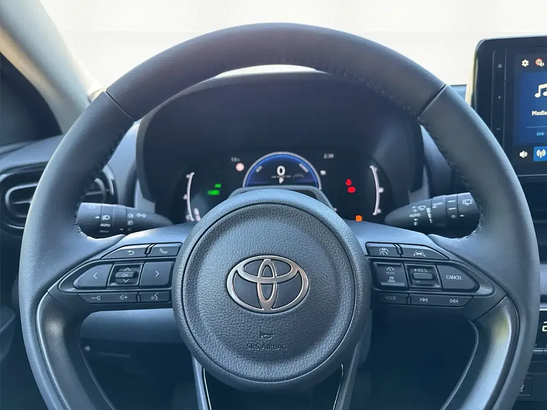 Toyota Yaris - Thumbnail 11