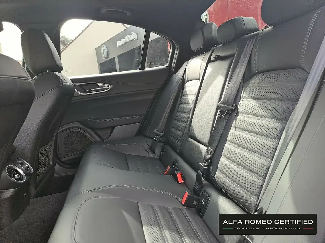 Alfa Romeo Giulia - Thumbnail 12