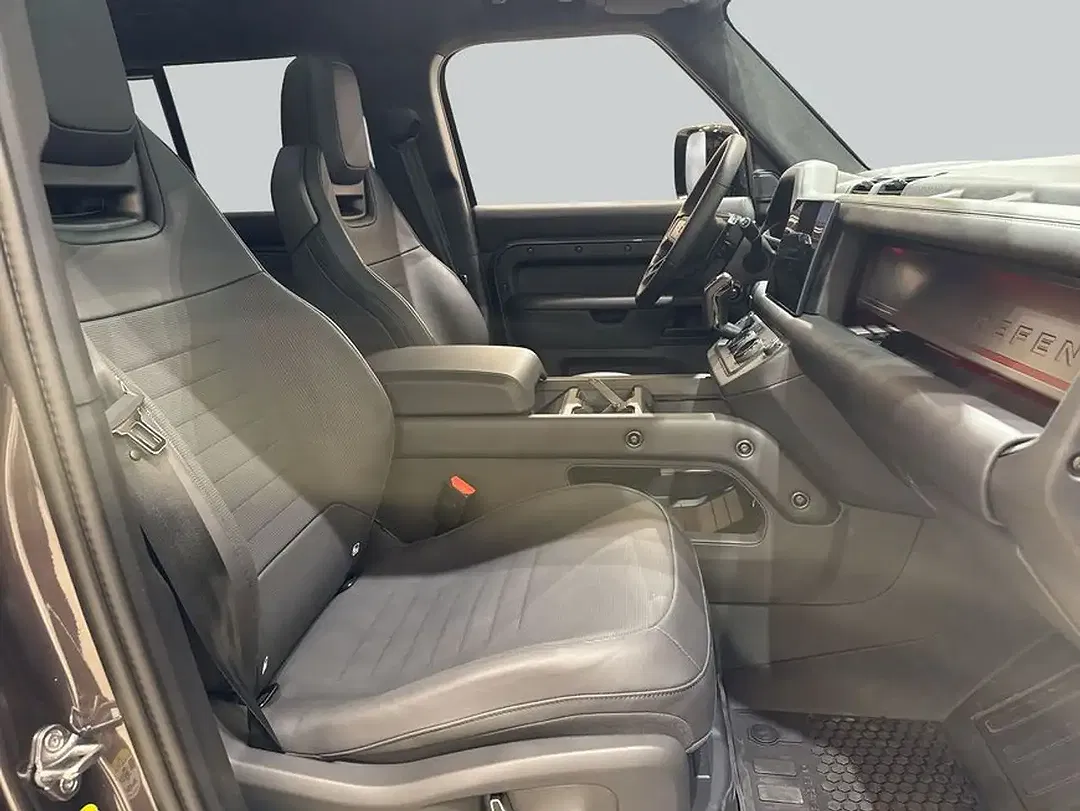 Land Rover Defender - Thumbnail 3
