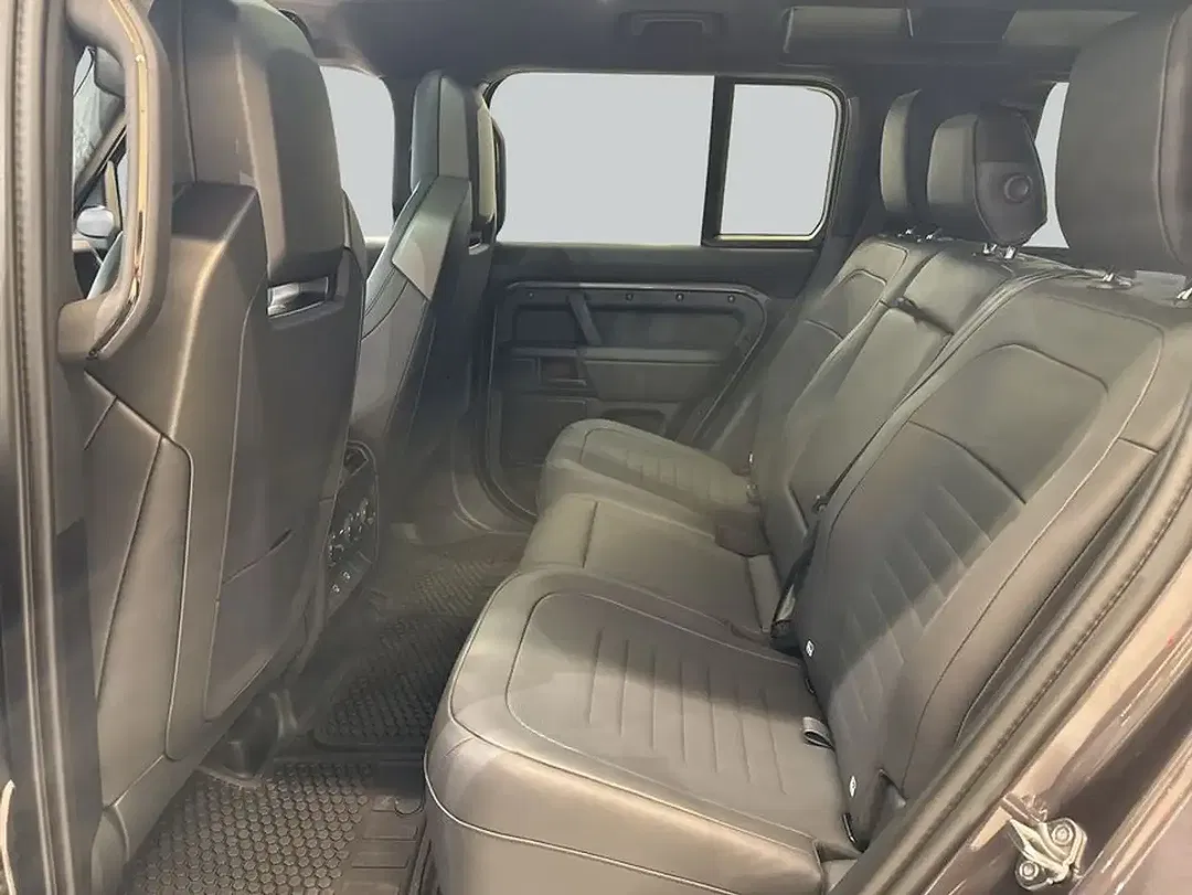 Land Rover Defender - Thumbnail 5