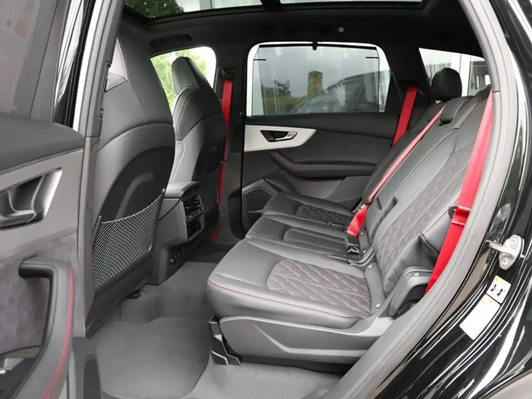 Audi Q7 - Thumbnail 4