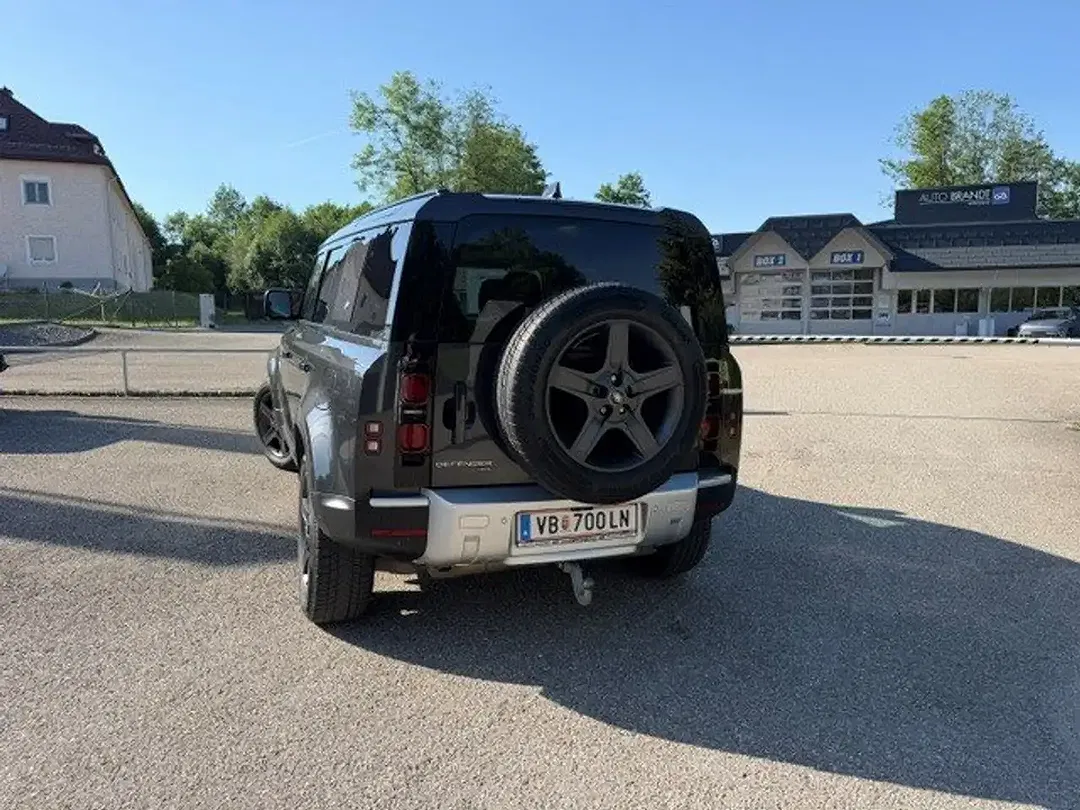 Land Rover Defender - Thumbnail 4