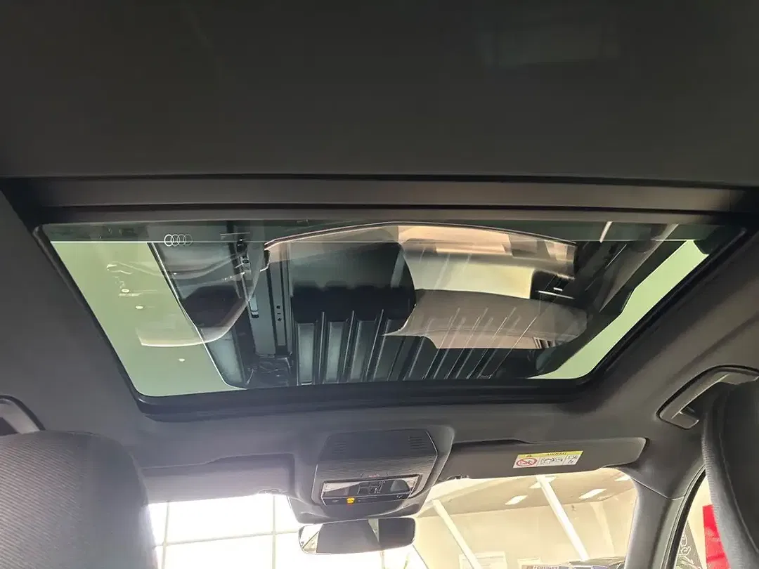 Audi Q3 - Thumbnail 11