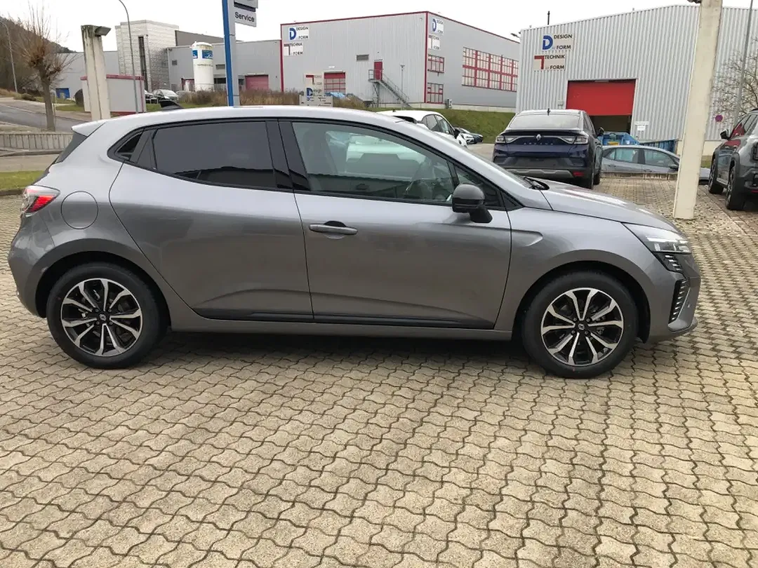 Renault Clio - Thumbnail 11