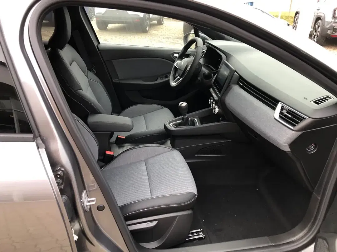 Renault Clio - Thumbnail 2