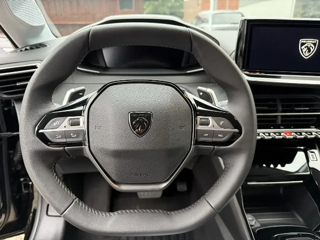 Peugeot 208 - Thumbnail 10