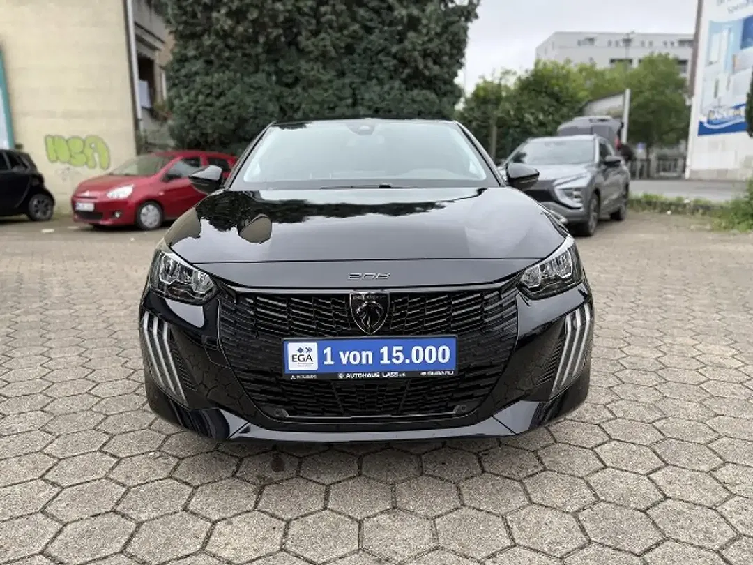 Peugeot 208 - Thumbnail 2