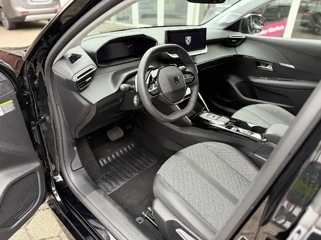Peugeot 208 - Thumbnail 9