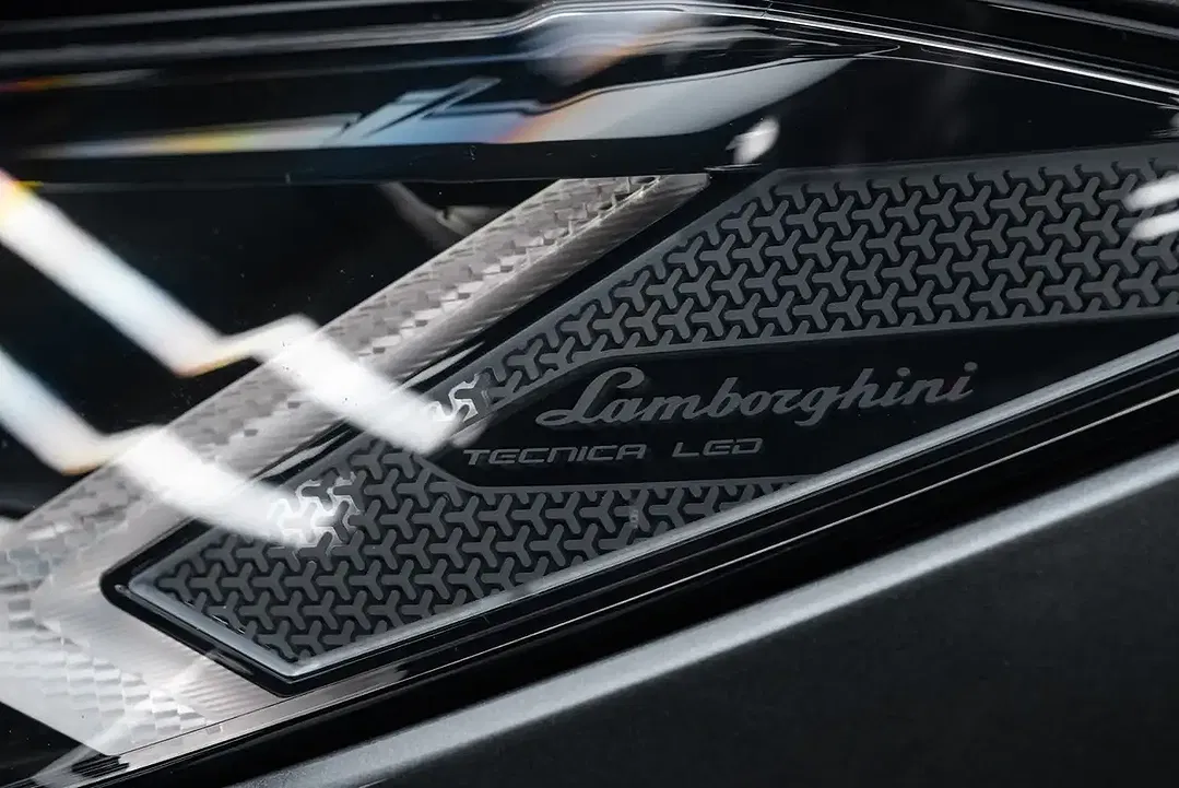 Lamborghini Urus - Thumbnail 9