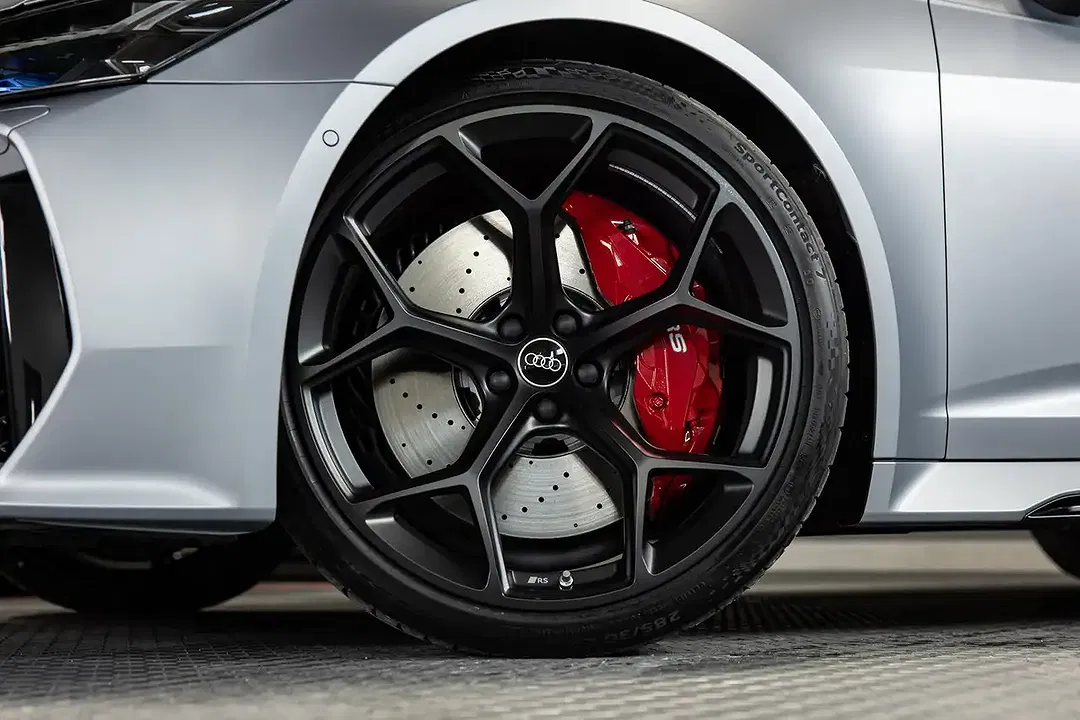 Audi RS6 - Thumbnail 2