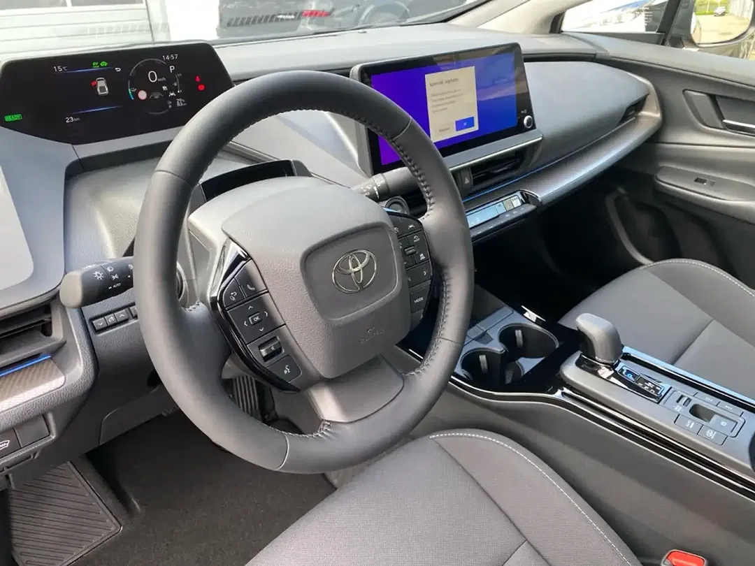 Toyota Prius - Thumbnail 11