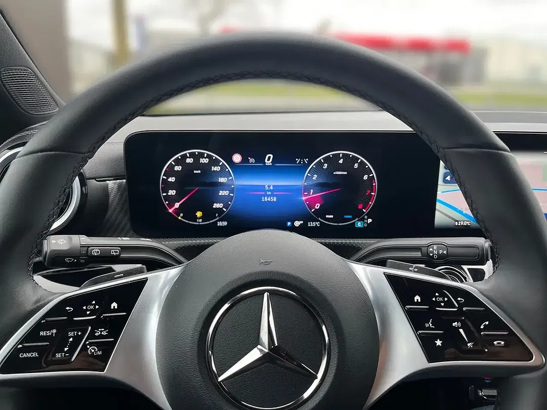 Mercedes-Benz CLA 200 - Thumbnail 9