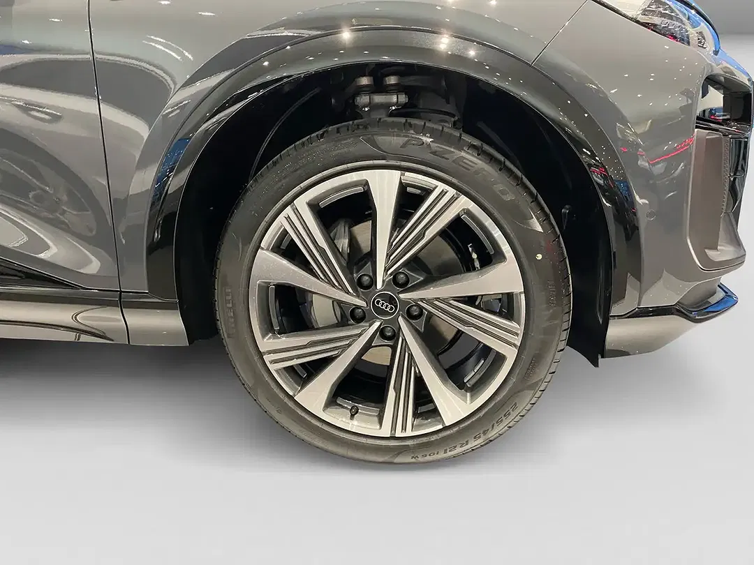 Audi Q6 e-tron - Thumbnail 4