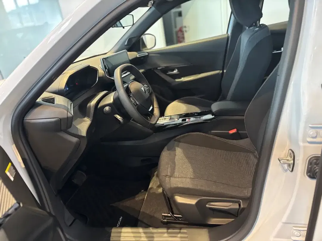 Peugeot 2008 - Thumbnail 10