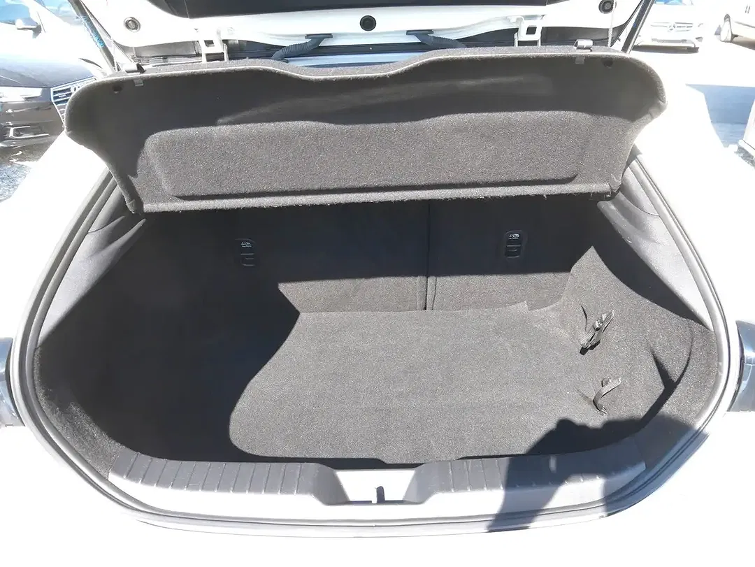 Mazda 3 - Thumbnail 11