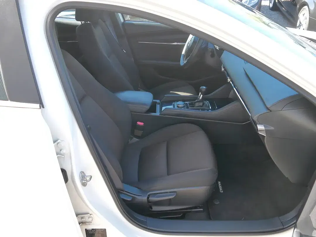 Mazda 3 - Thumbnail 13