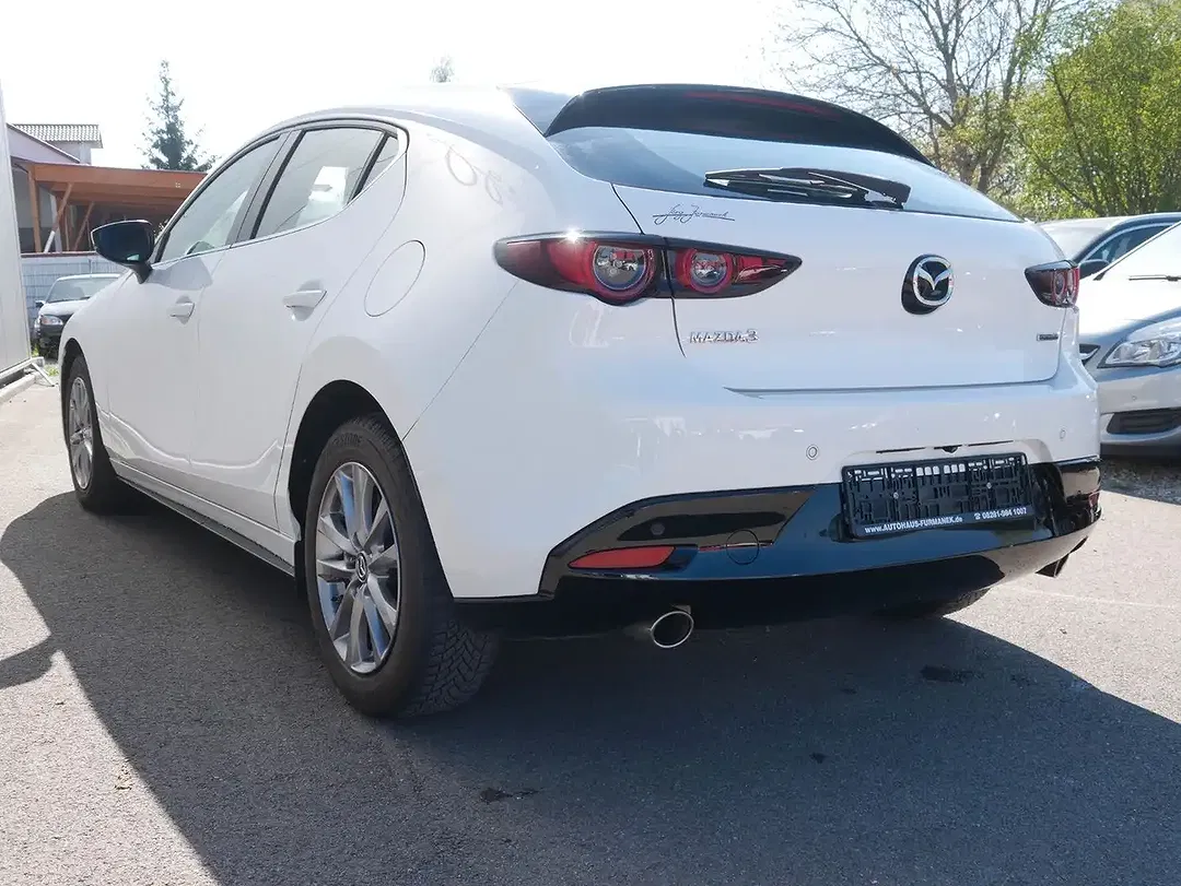 Mazda 3 - Thumbnail 2
