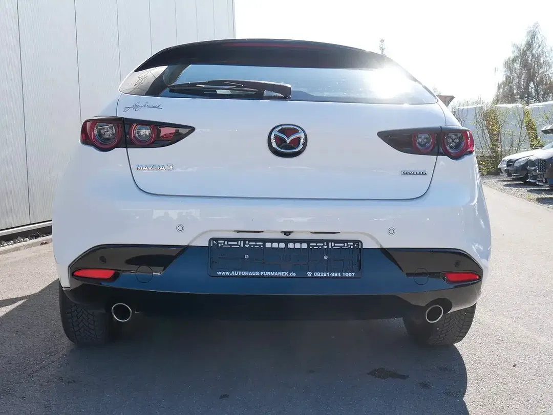 Mazda 3 - Thumbnail 3