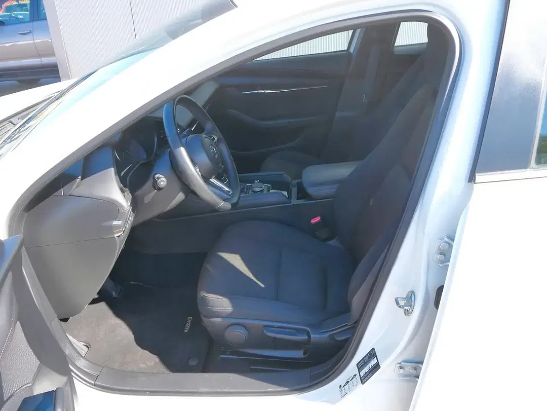 Mazda 3 - Thumbnail 7