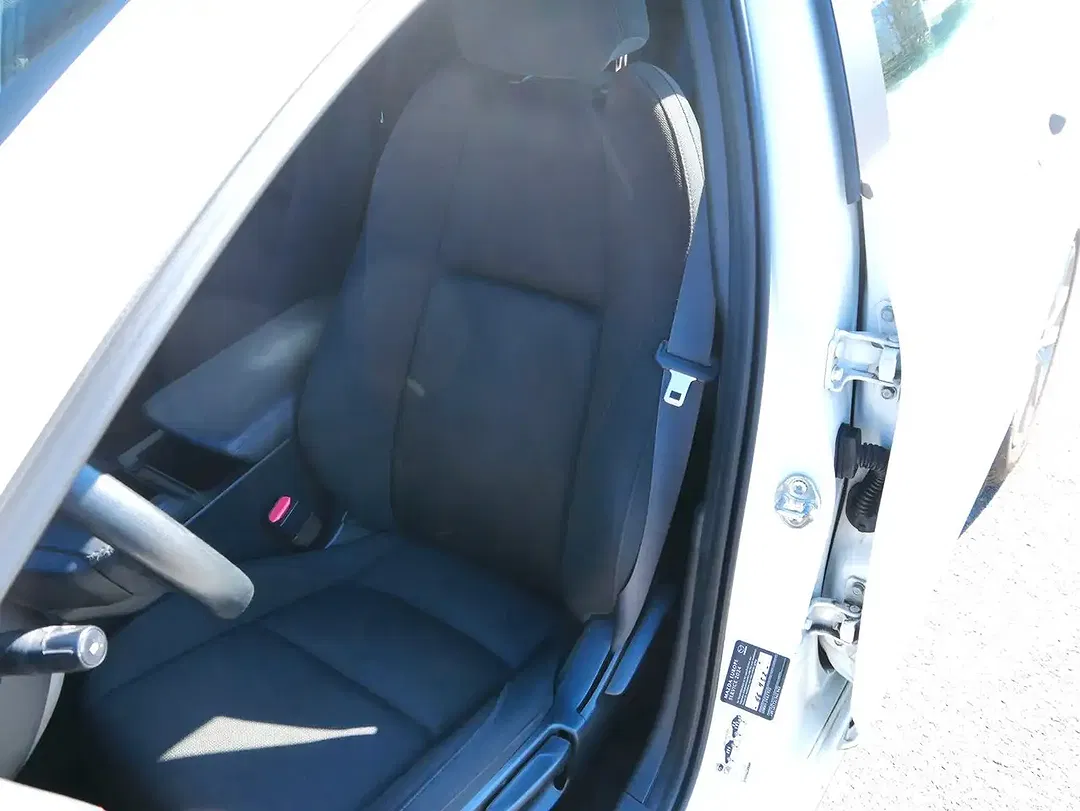 Mazda 3 - Thumbnail 8