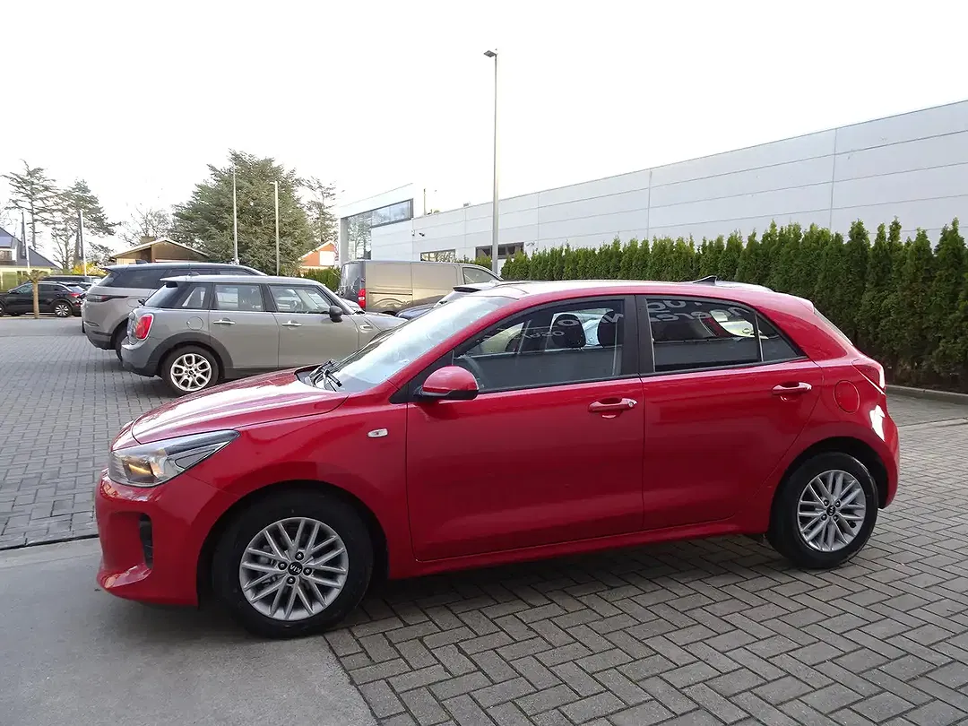 Kia Rio - Thumbnail 2