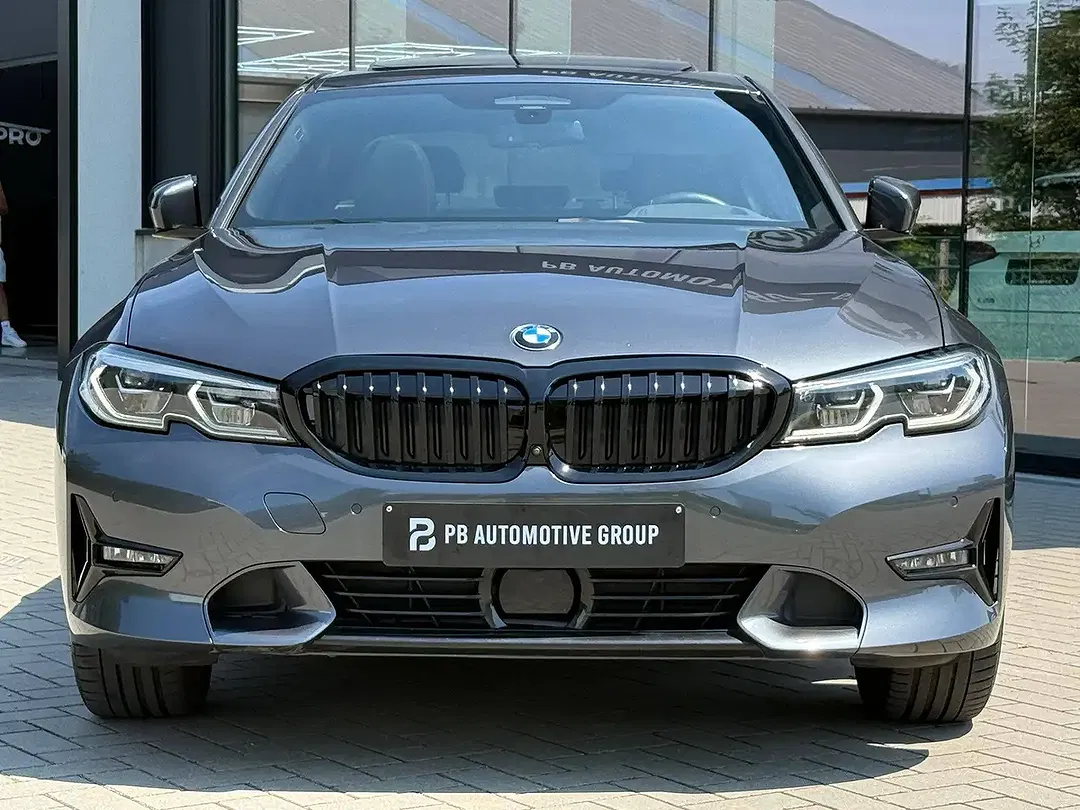 BMW 330 - Thumbnail 2