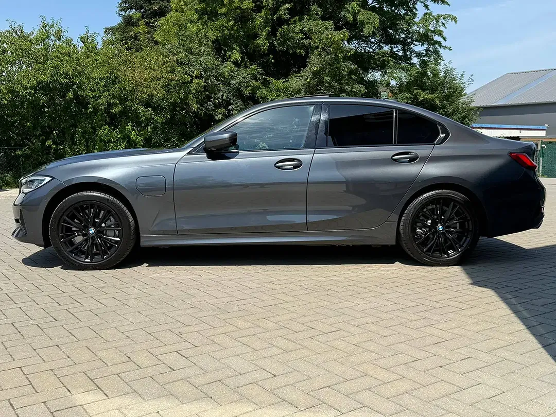 BMW 330 - Thumbnail 4