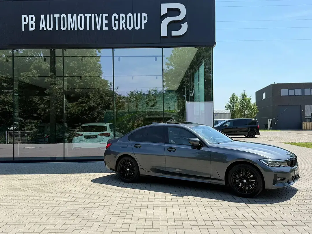 BMW 330 - Thumbnail 9