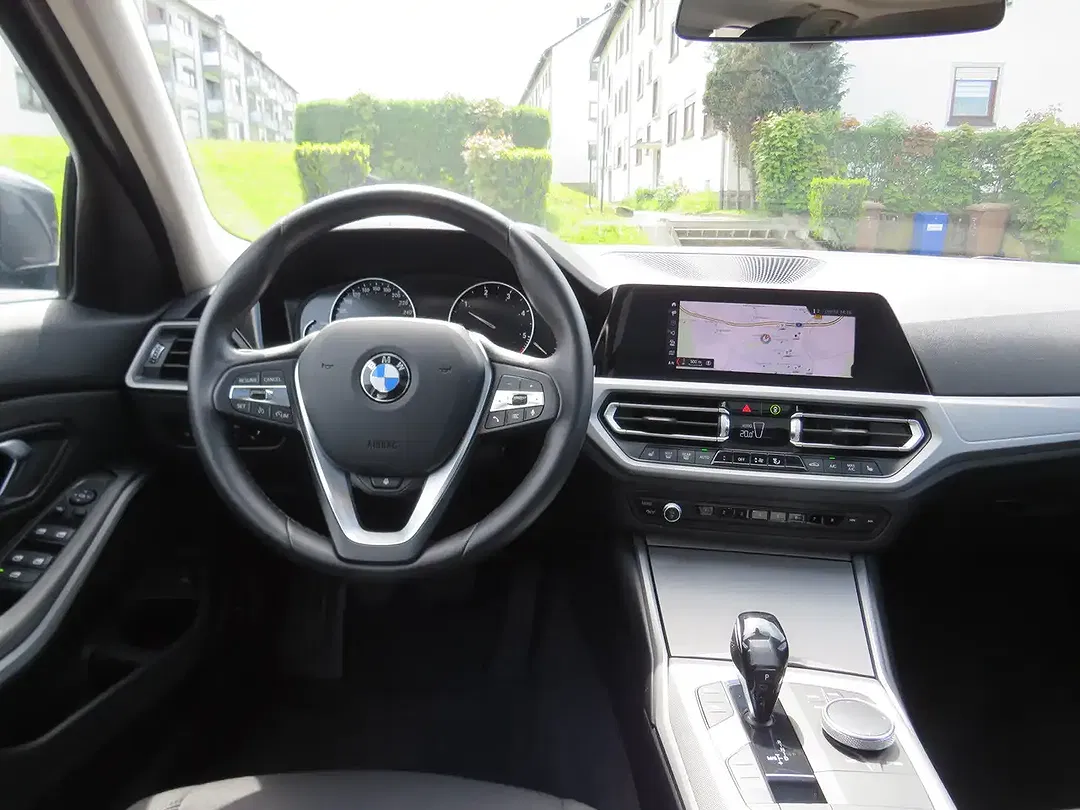 BMW 320 - Thumbnail 11