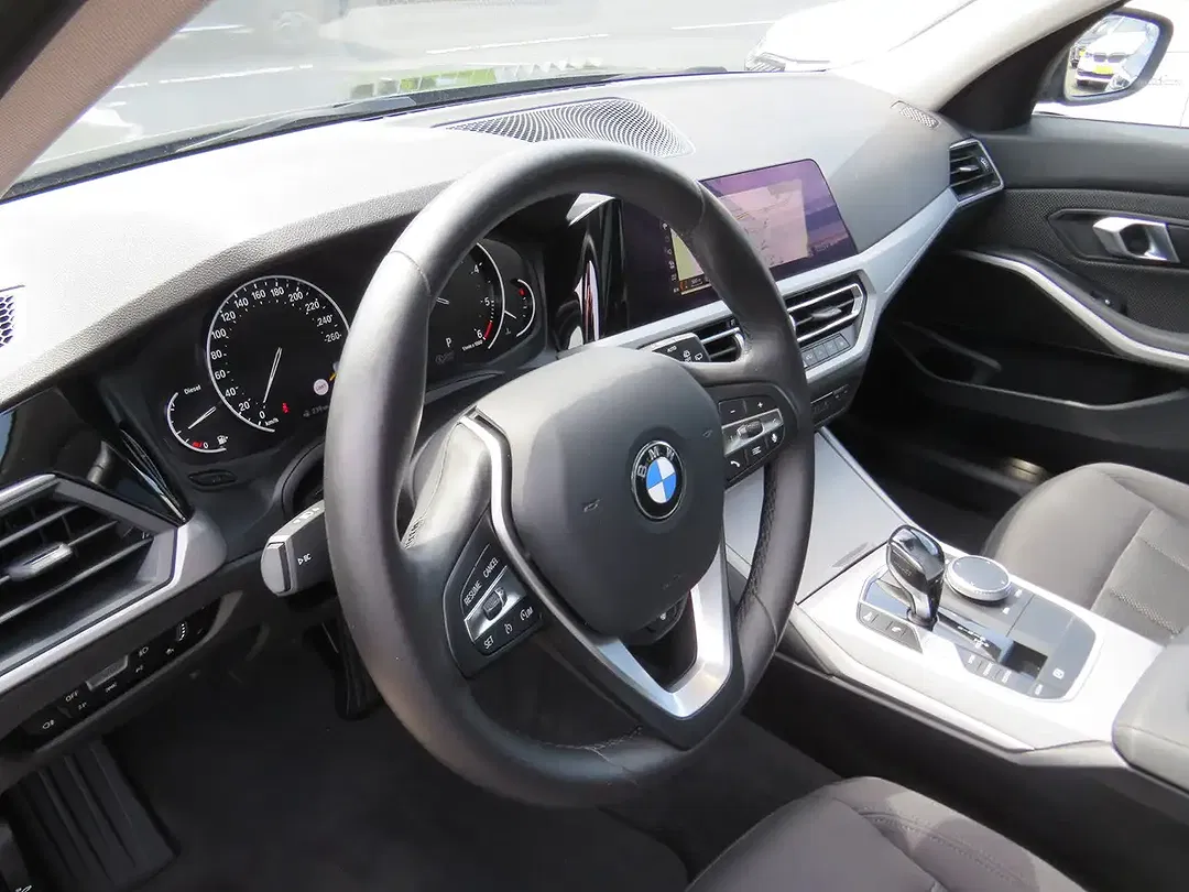 BMW 320 - Thumbnail 12