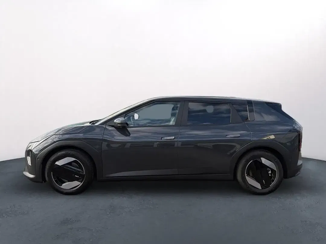 Kia EV4 - Thumbnail 2