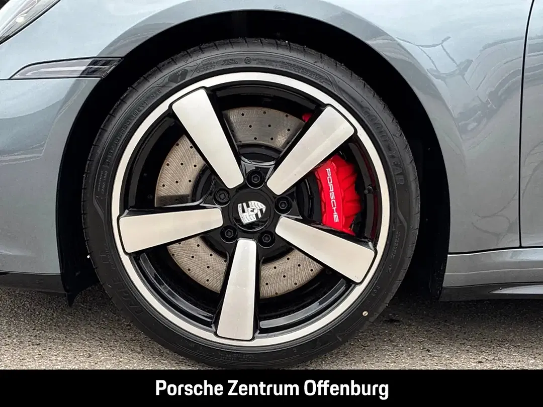 Porsche 992 - Thumbnail 9