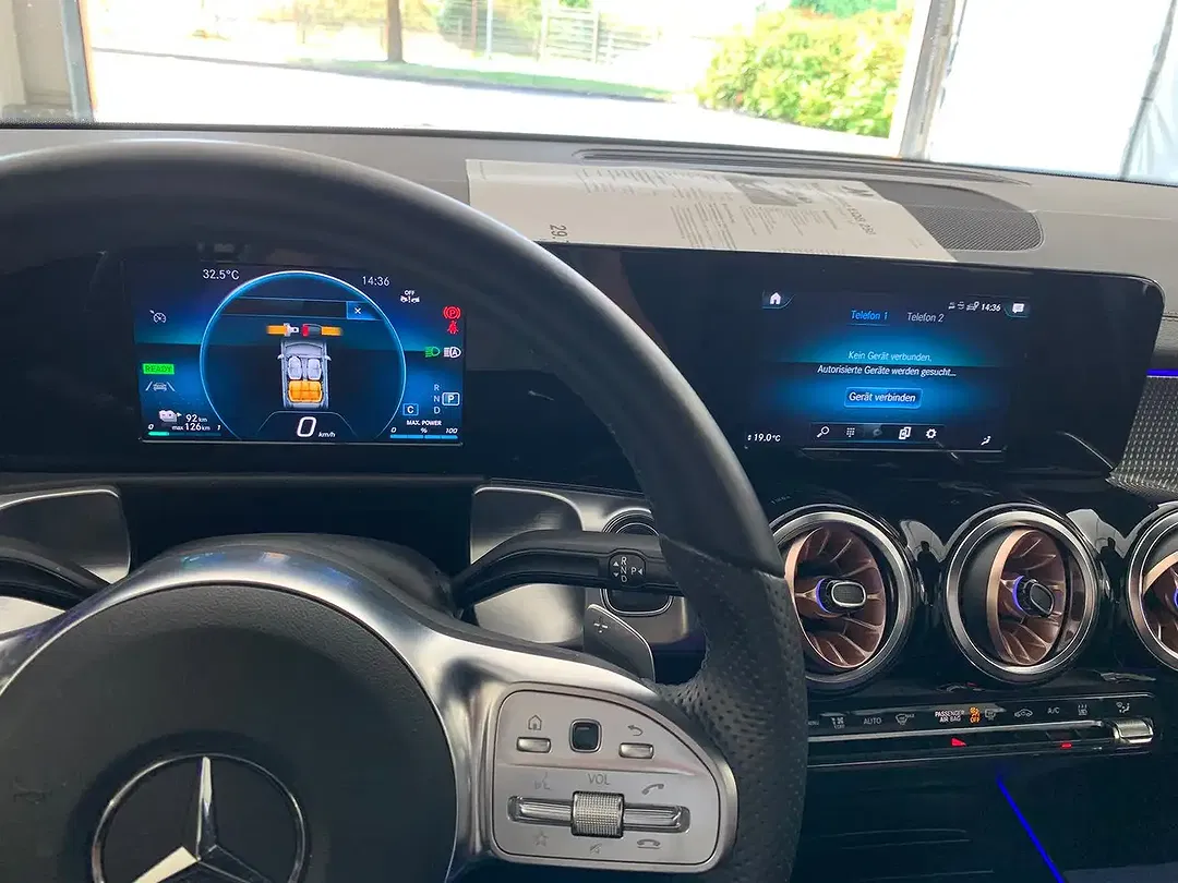 Mercedes-Benz EQB 250 - Thumbnail 13