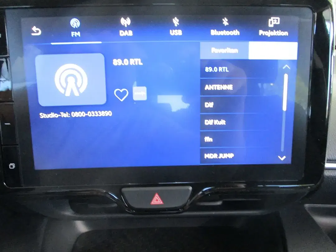 Toyota Yaris - Thumbnail 10