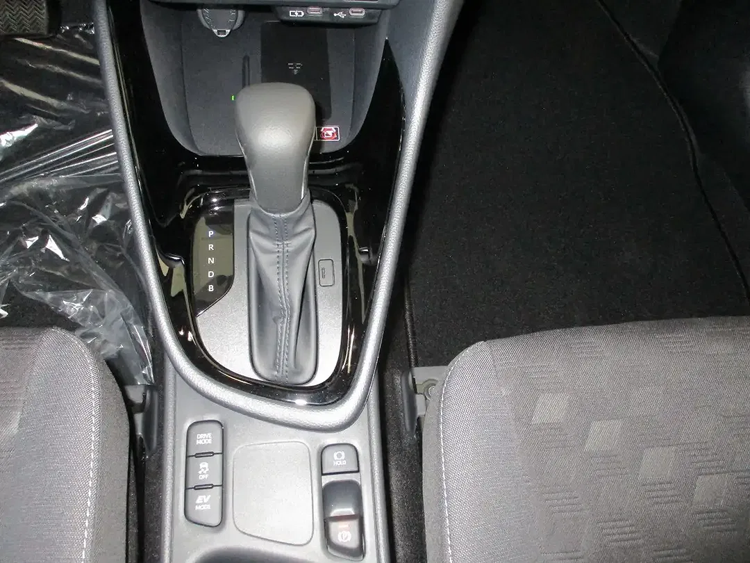Toyota Yaris - Thumbnail 14