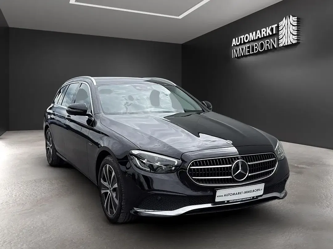 Mercedes-Benz E 300 - Thumbnail 2
